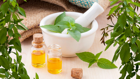 ESSENTIAL OIL VS FRAGRANCE IN SKINCARE PRODUCTS